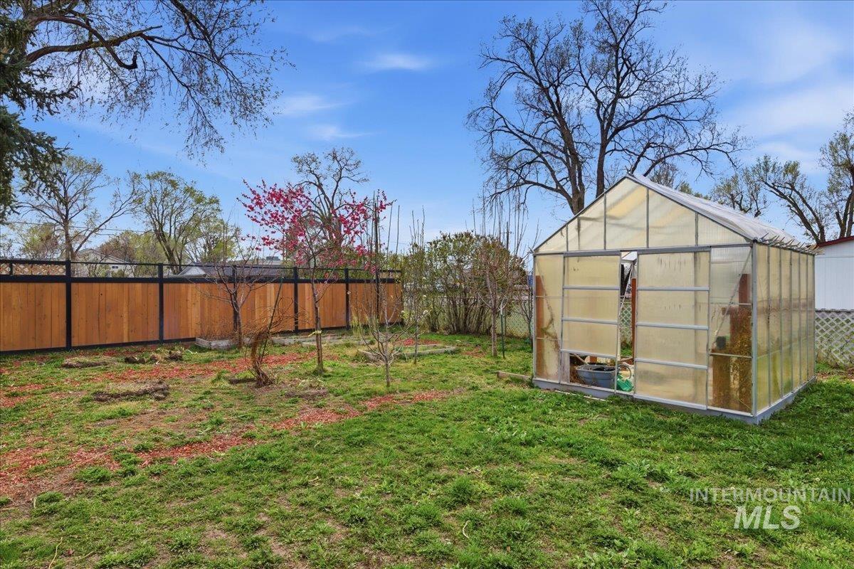 1750 American Legion Blvd, Mountain Home, Idaho 83647-3132, 3 Bedrooms, 2 Bathrooms, Residential For Sale, Price $475,000,MLS 98979964