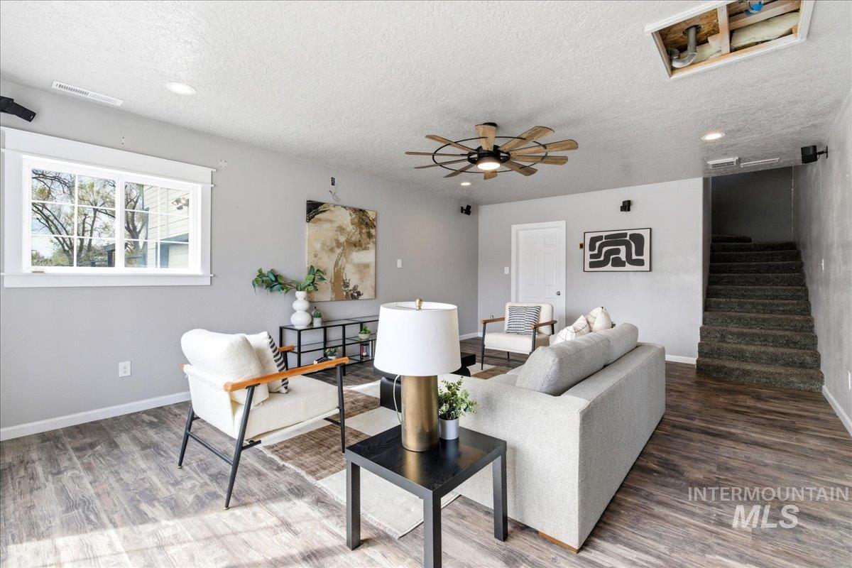 1750 American Legion Blvd, Mountain Home, Idaho 83647-3132, 3 Bedrooms, 2 Bathrooms, Residential For Sale, Price $475,000,MLS 98979964