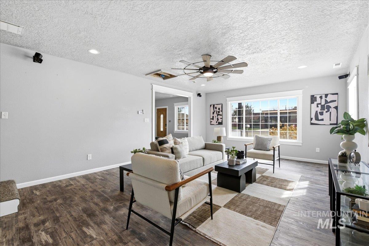 1750 American Legion Blvd, Mountain Home, Idaho 83647-3132, 3 Bedrooms, 2 Bathrooms, Residential For Sale, Price $475,000,MLS 98979964