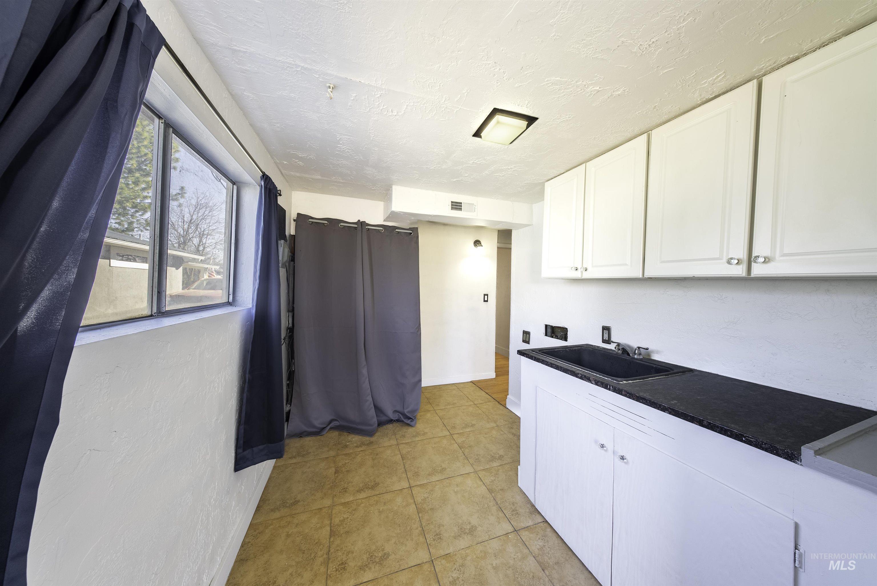 108 SW Park Ave., New Plymouth, Idaho 83655, 3 Bedrooms, 1 Bathroom, Residential For Sale, Price $249,990,MLS 98979968