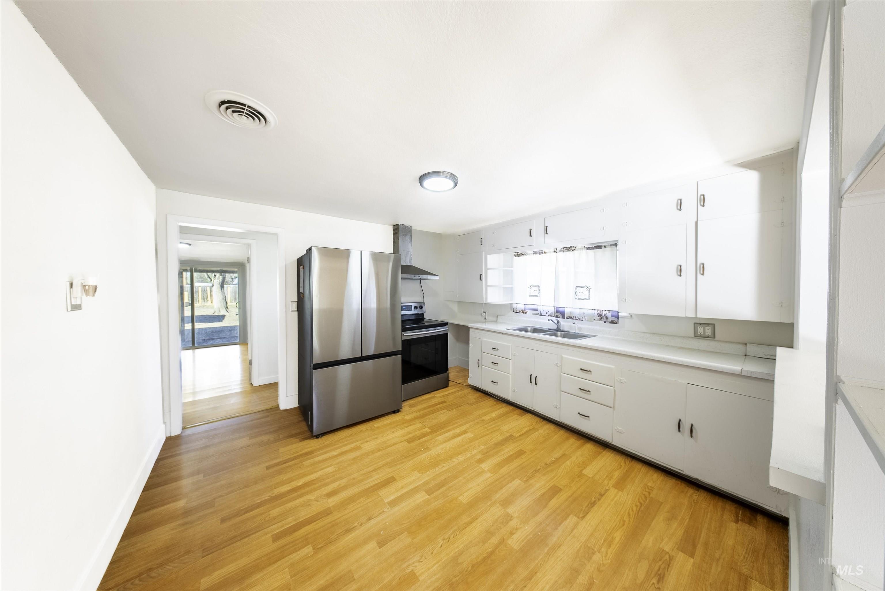 108 SW Park Ave., New Plymouth, Idaho 83655, 3 Bedrooms, 1 Bathroom, Residential For Sale, Price $249,990,MLS 98979968