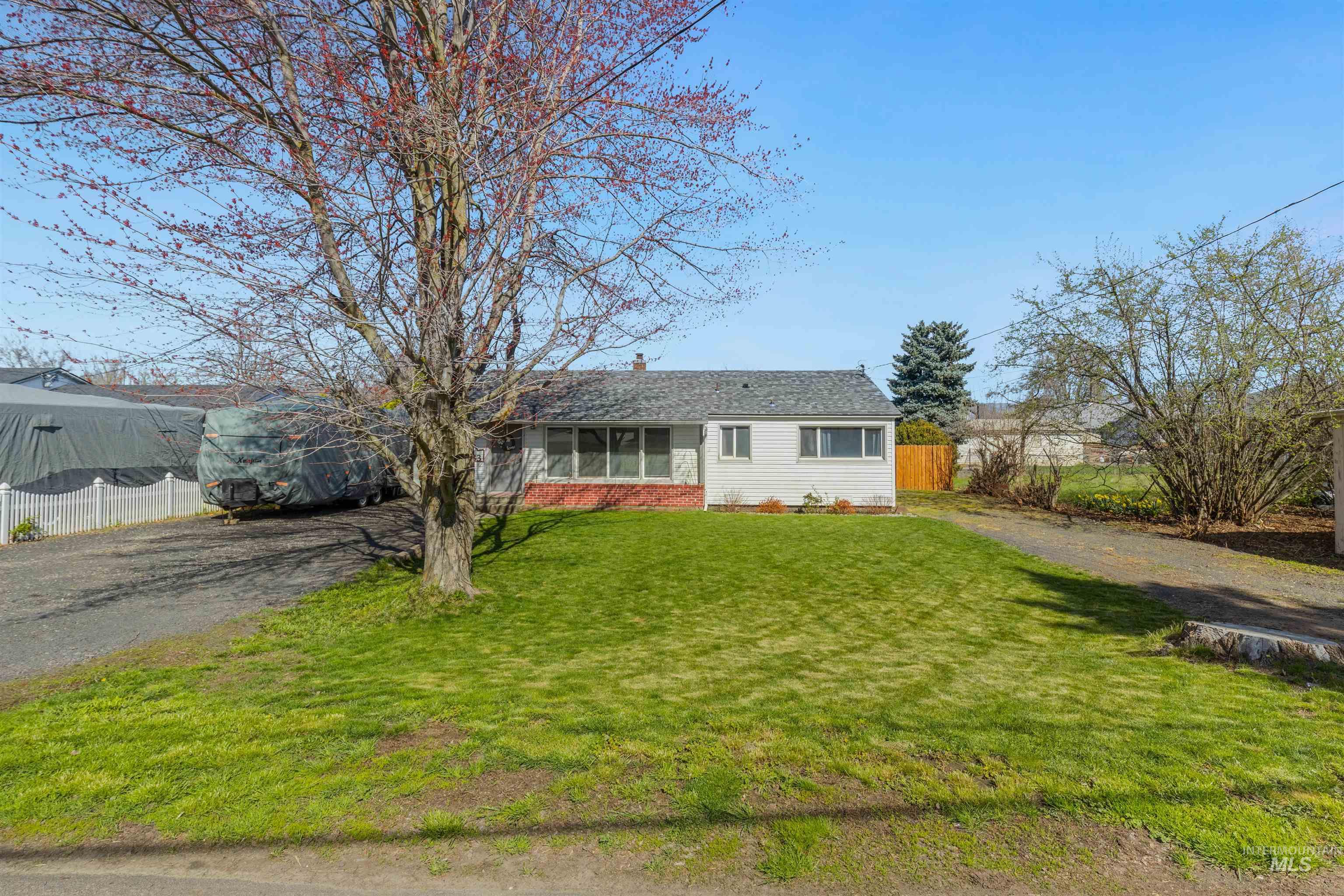 433 Park Avenue, Lewiston, Idaho 83501, 3 Bedrooms, 1 Bathroom, Residential For Sale, Price $298,000,MLS 98979971