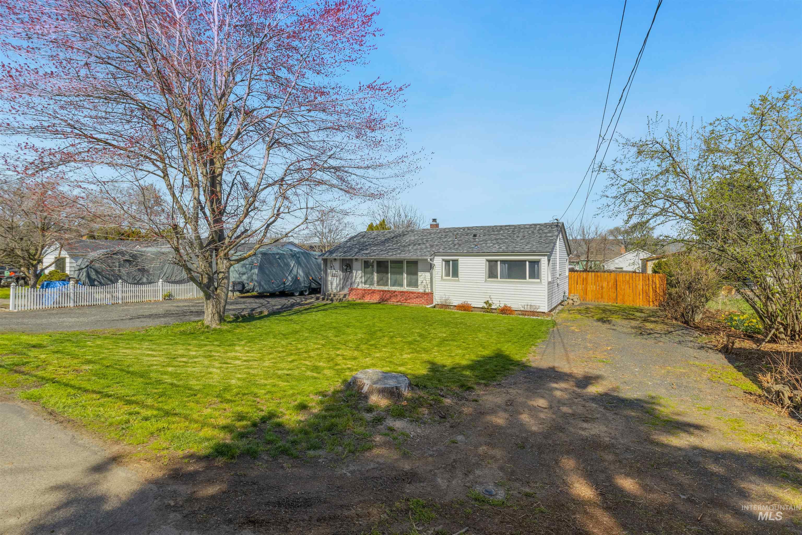 433 Park Avenue, Lewiston, Idaho 83501, 3 Bedrooms, 1 Bathroom, Residential For Sale, Price $298,000,MLS 98979971