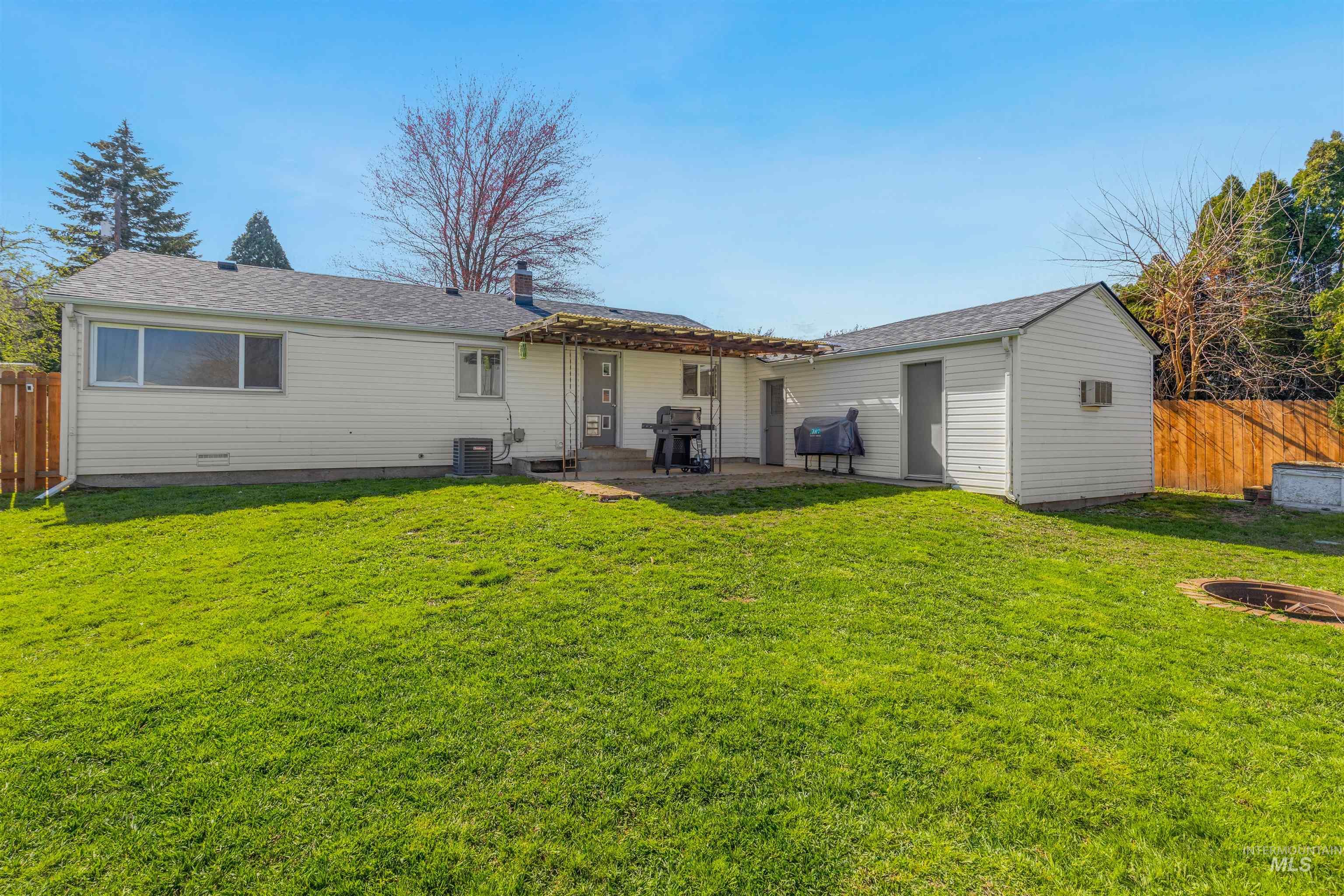 433 Park Avenue, Lewiston, Idaho 83501, 3 Bedrooms, 1 Bathroom, Residential For Sale, Price $298,000,MLS 98979971