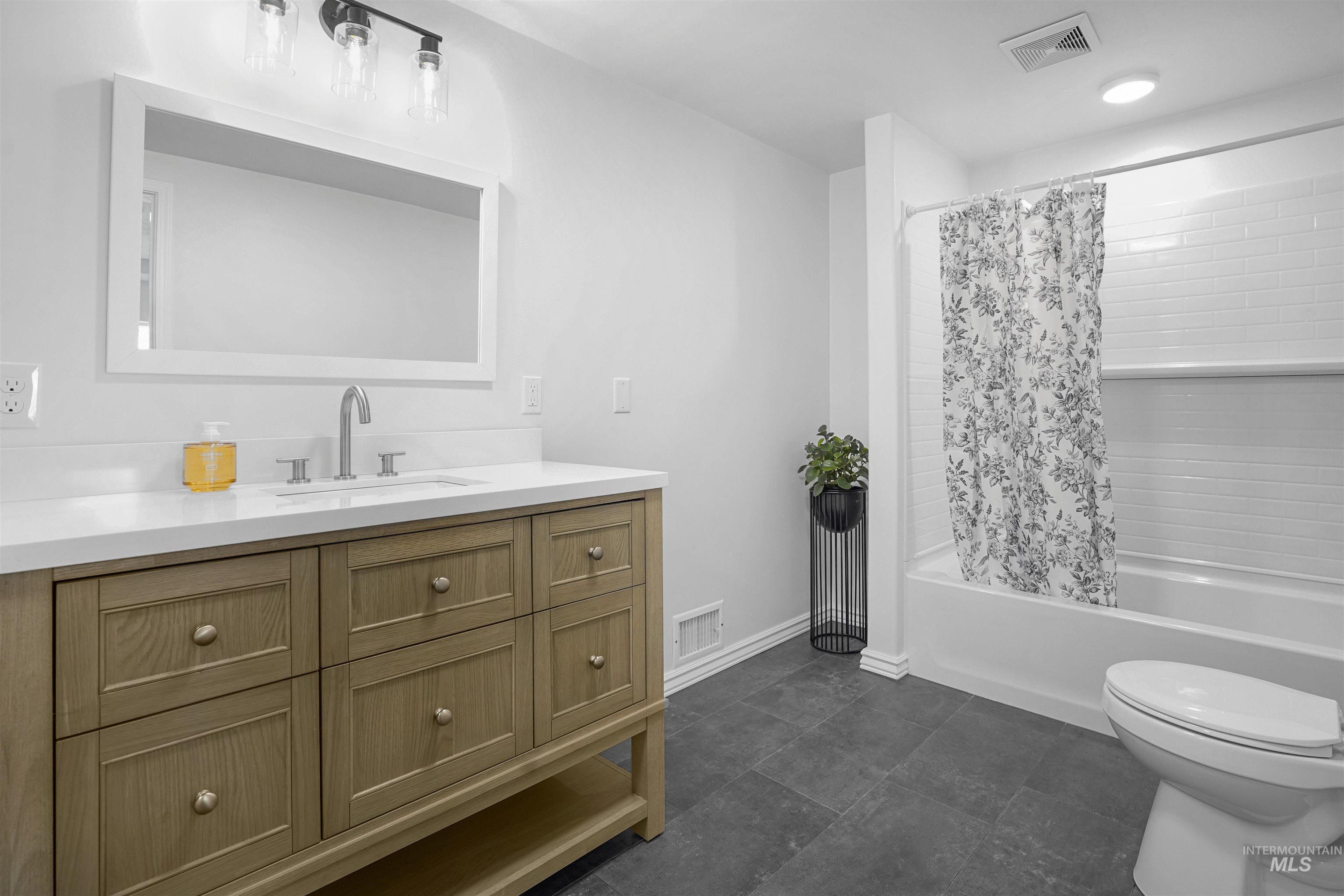 860 N 500 W, Rupert, Idaho 83350, 4 Bedrooms, 2 Bathrooms, Residential For Sale, Price $320,000,MLS 98979974