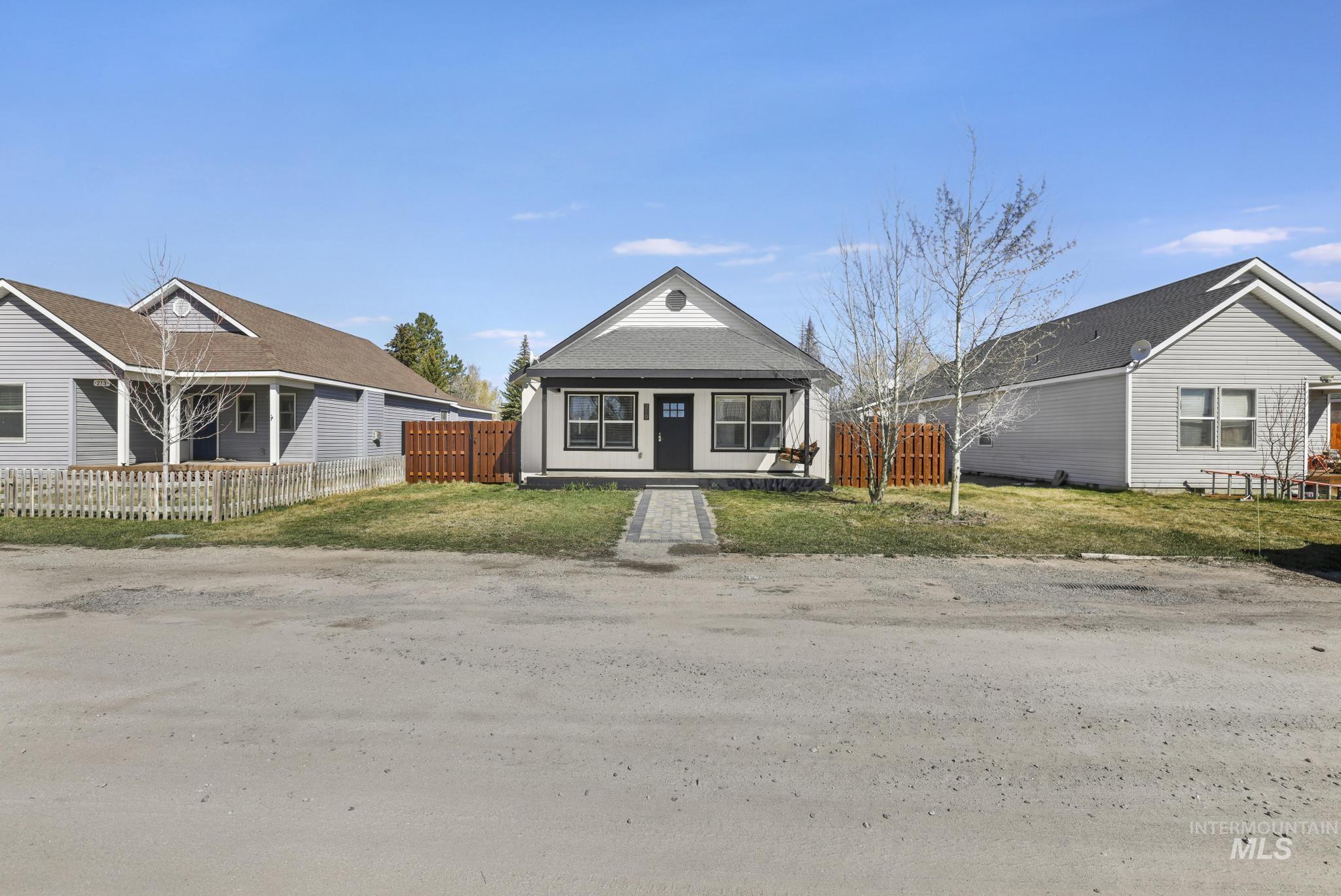219 E Spruce Ave., Fairfield, Idaho 83327, 3 Bedrooms, 2 Bathrooms, Residential For Sale, Price $335,000,MLS 98979986