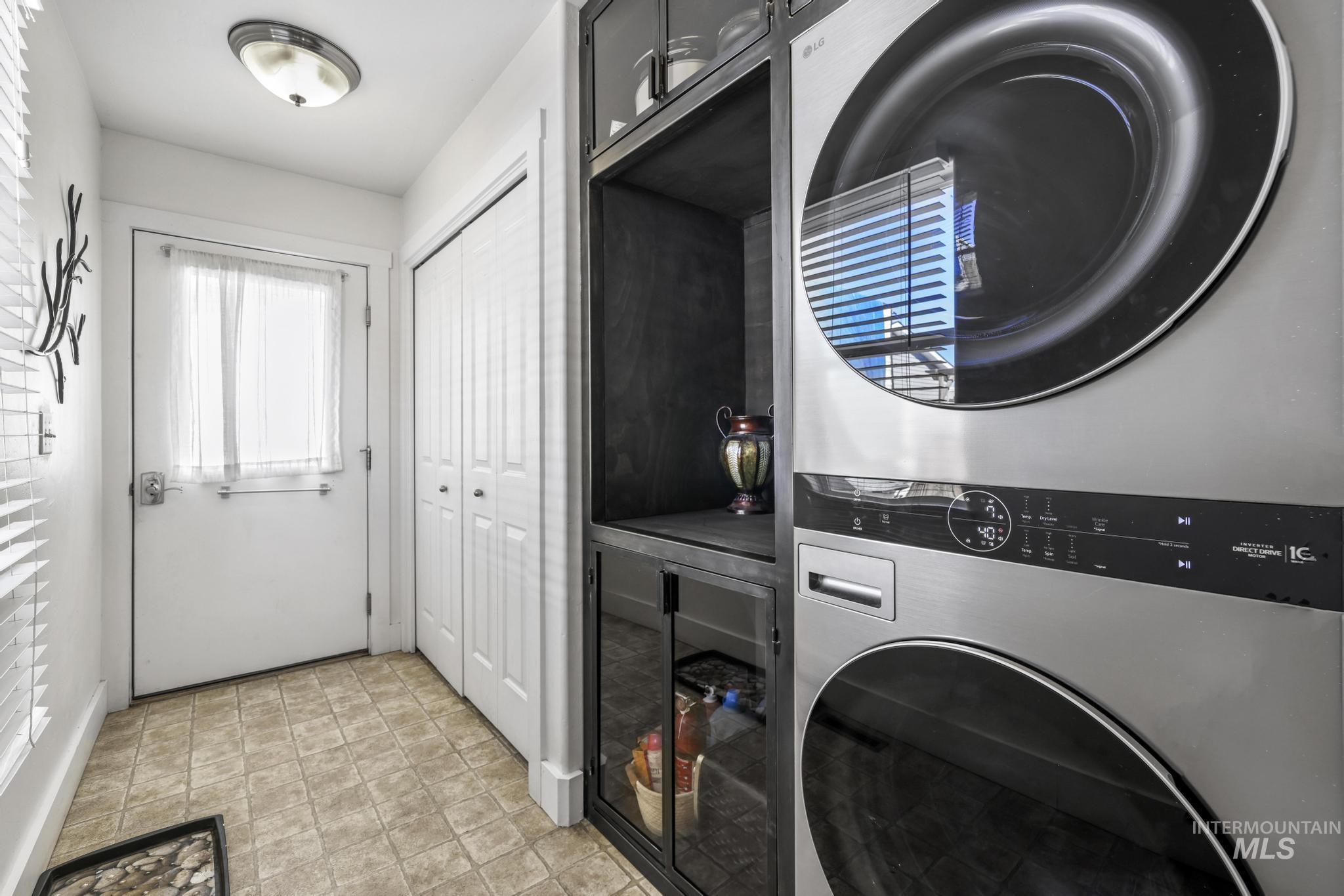 219 E Spruce Ave., Fairfield, Idaho 83327, 3 Bedrooms, 2 Bathrooms, Residential For Sale, Price $335,000,MLS 98979986