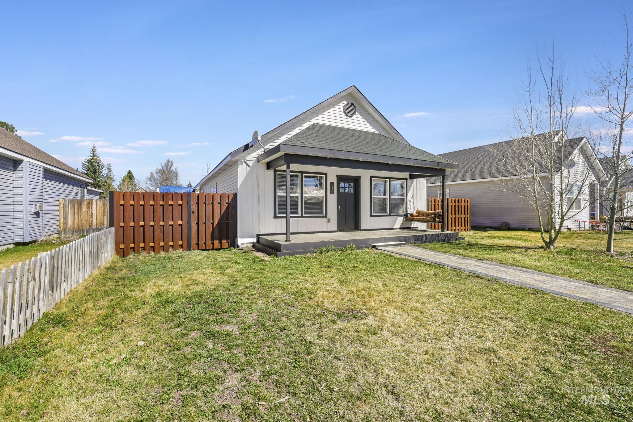 219 E Spruce Ave., Fairfield, Idaho 83327, 3 Bedrooms, 2 Bathrooms, Residential For Sale, Price $335,000,MLS 98979986