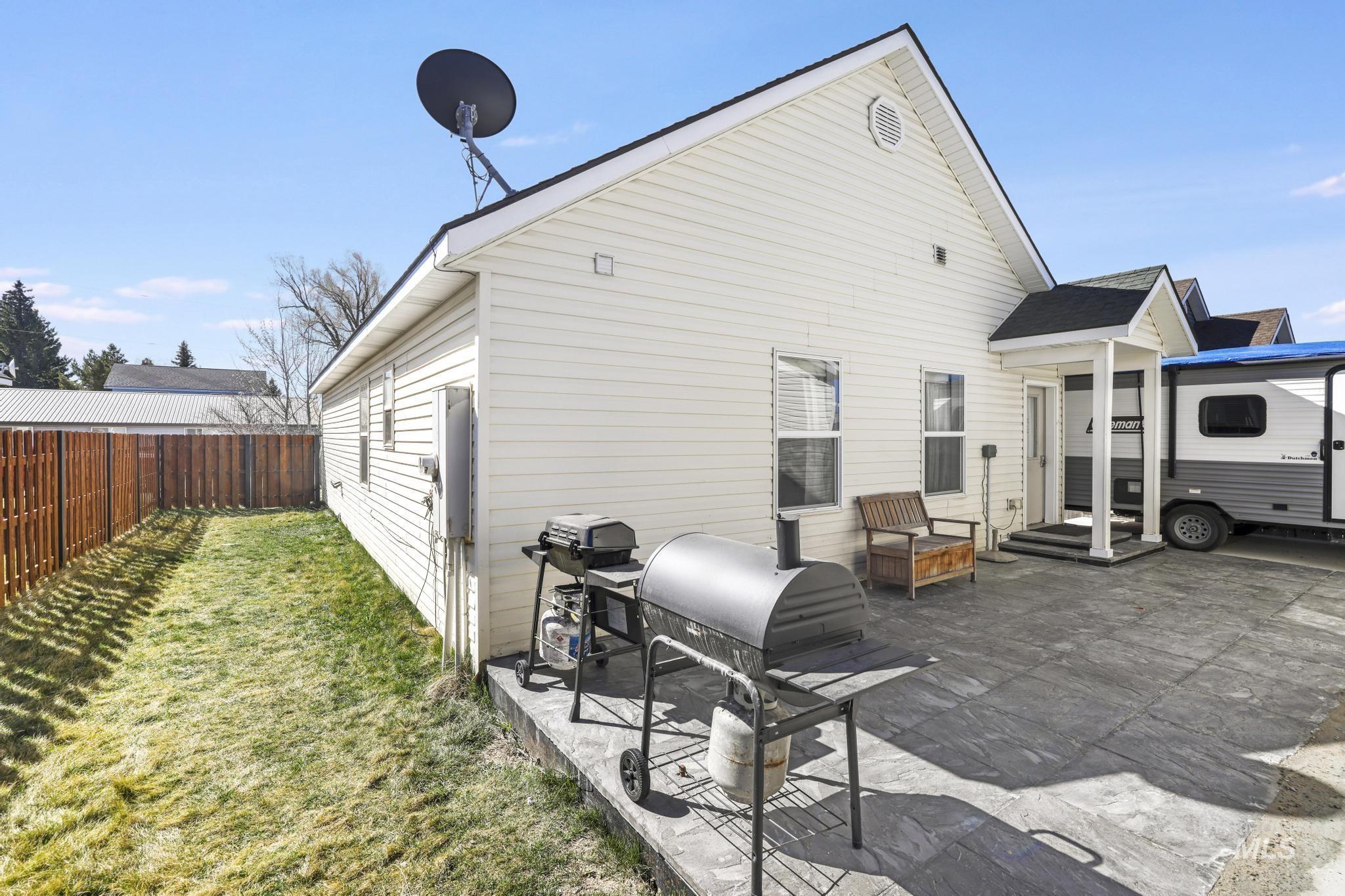 219 E Spruce Ave., Fairfield, Idaho 83327, 3 Bedrooms, 2 Bathrooms, Residential For Sale, Price $335,000,MLS 98979986