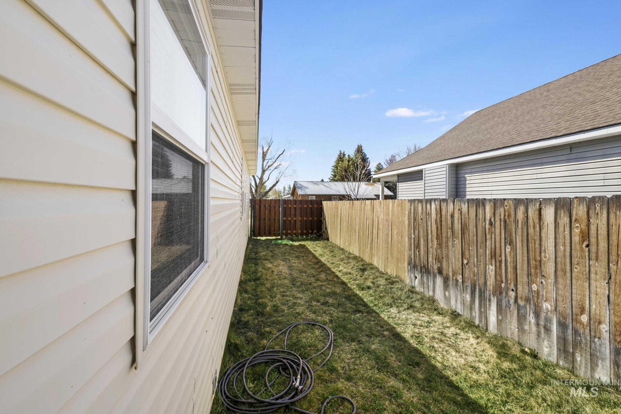 219 E Spruce Ave., Fairfield, Idaho 83327, 3 Bedrooms, 2 Bathrooms, Residential For Sale, Price $335,000,MLS 98979986