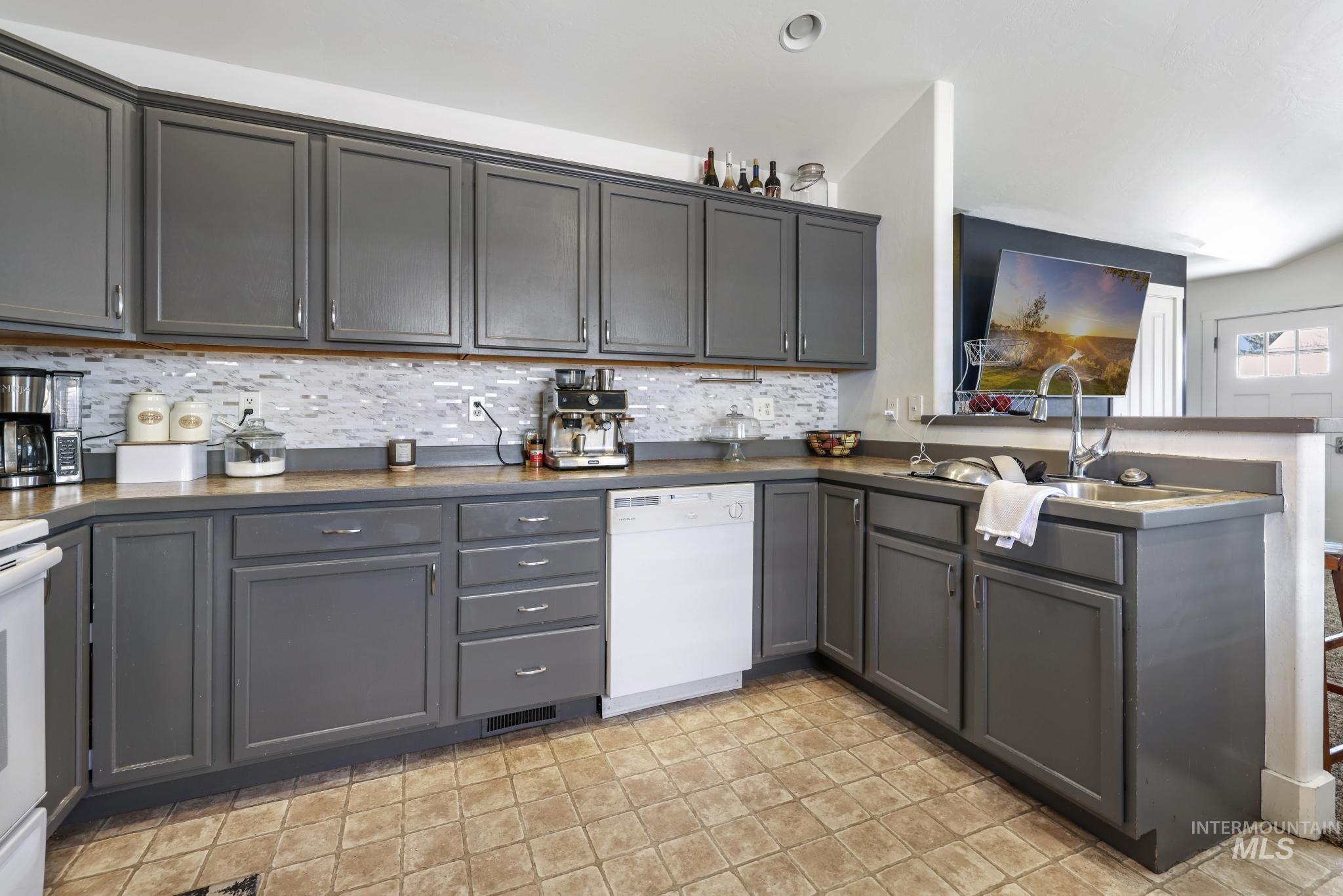 219 E Spruce Ave., Fairfield, Idaho 83327, 3 Bedrooms, 2 Bathrooms, Residential For Sale, Price $335,000,MLS 98979986