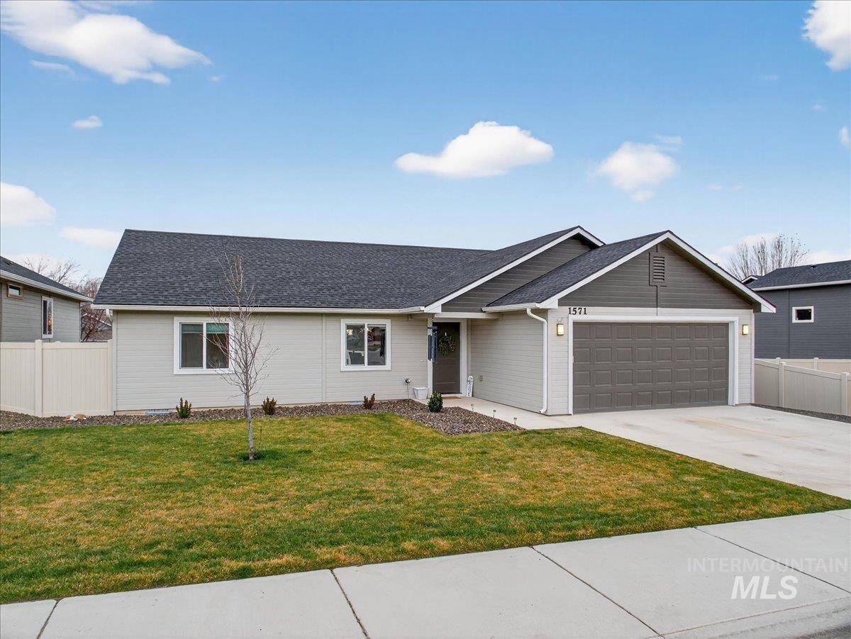 1571 Regency Way, Emmett, Idaho 83617, 3 Bedrooms, 2 Bathrooms, Residential For Sale, Price $384,000,MLS 98979992