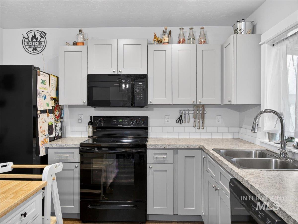 1571 Regency Way, Emmett, Idaho 83617, 3 Bedrooms, 2 Bathrooms, Residential For Sale, Price $384,000,MLS 98979992