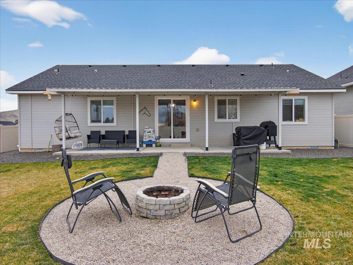 1571 Regency Way, Emmett, Idaho 83617, 3 Bedrooms, 2 Bathrooms, Residential For Sale, Price $384,000,MLS 98979992