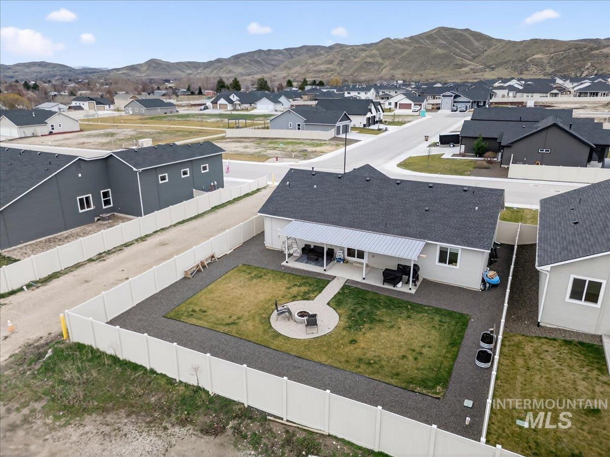 1571 Regency Way, Emmett, Idaho 83617, 3 Bedrooms, 2 Bathrooms, Residential For Sale, Price $384,000,MLS 98979992