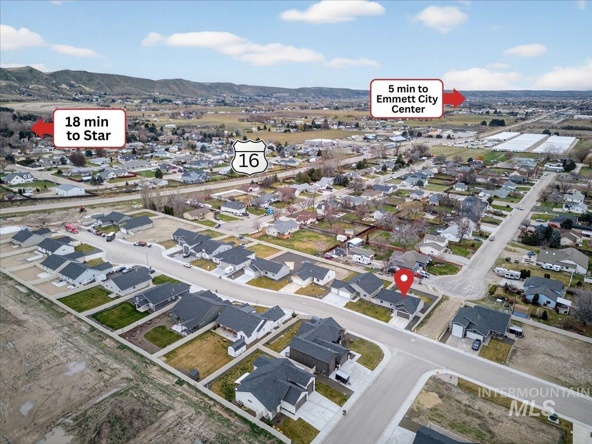 1571 Regency Way, Emmett, Idaho 83617, 3 Bedrooms, 2 Bathrooms, Residential For Sale, Price $384,000,MLS 98979992