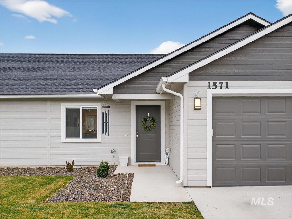 1571 Regency Way, Emmett, Idaho 83617, 3 Bedrooms, 2 Bathrooms, Residential For Sale, Price $384,000,MLS 98979992