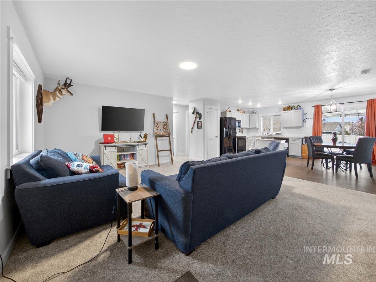 1571 Regency Way, Emmett, Idaho 83617, 3 Bedrooms, 2 Bathrooms, Residential For Sale, Price $384,000,MLS 98979992