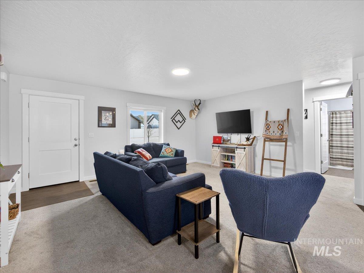 1571 Regency Way, Emmett, Idaho 83617, 3 Bedrooms, 2 Bathrooms, Residential For Sale, Price $384,000,MLS 98979992