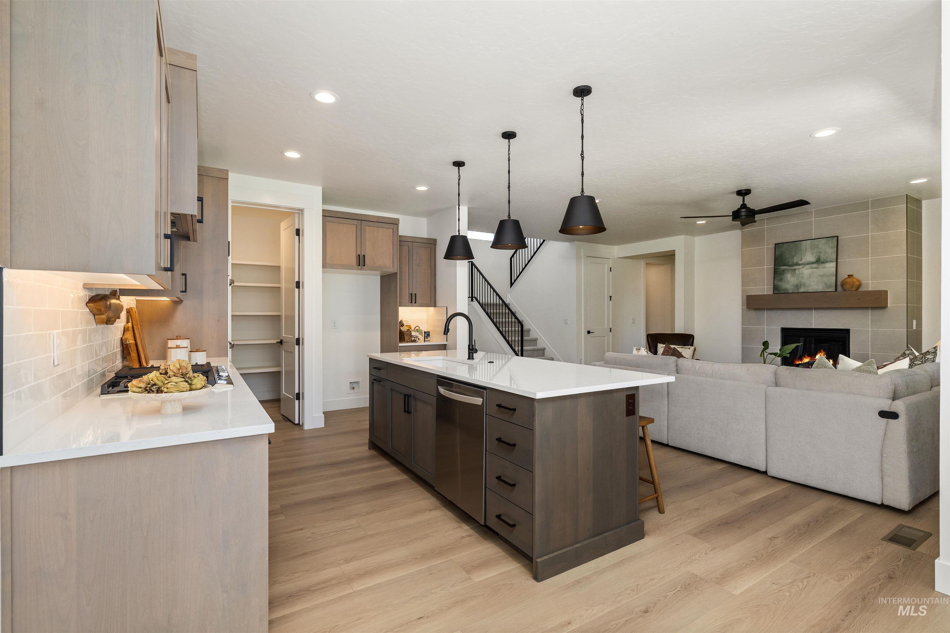10511 W Mizzle Drive, Star, Idaho 83669-000, 5 Bedrooms, 4 Bathrooms, Residential For Sale, Price $849,900,MLS 98979993