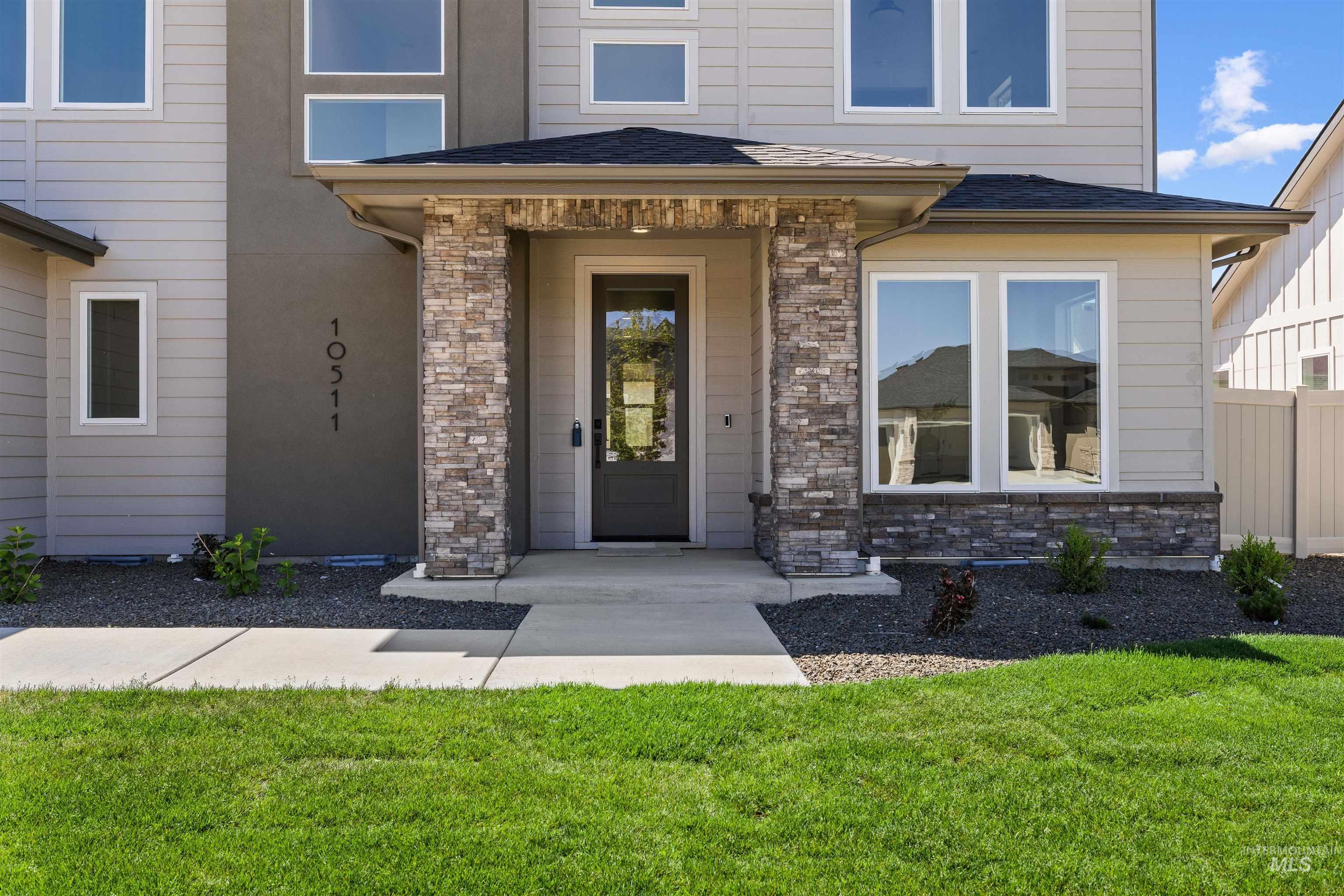 10511 W Mizzle Drive, Star, Idaho 83669-000, 5 Bedrooms, 4 Bathrooms, Residential For Sale, Price $849,900,MLS 98979993