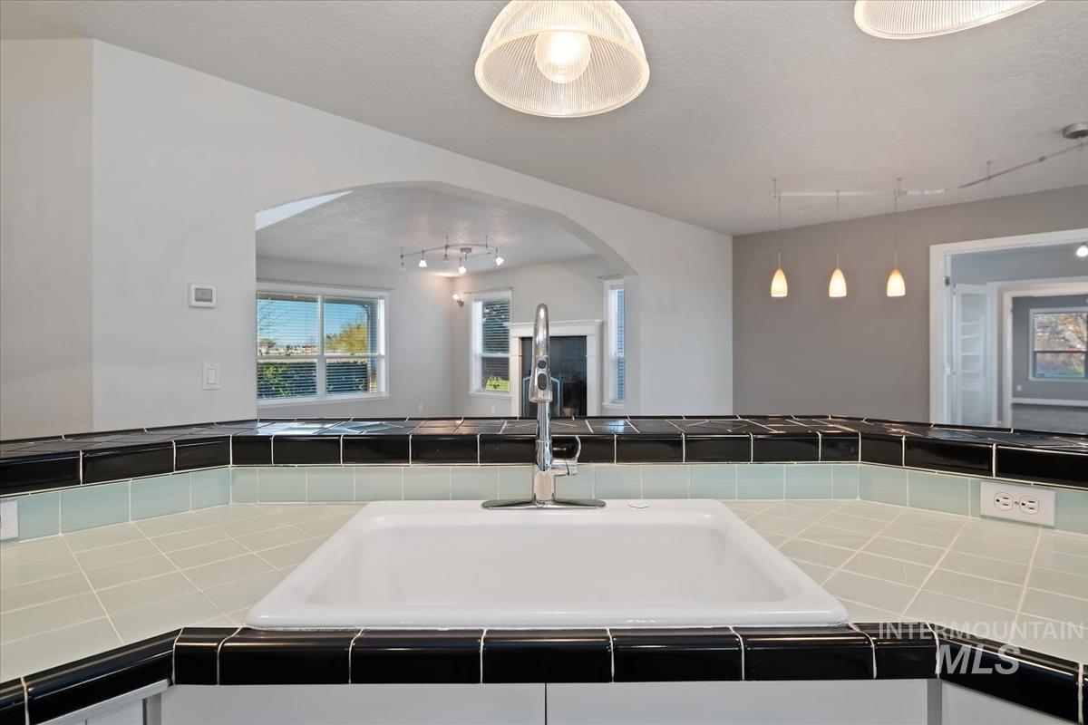 6129 Ustick Rd, Nampa, Idaho 83687, 5 Bedrooms, 4 Bathrooms, Residential For Sale, Price $899,900,MLS 98979997