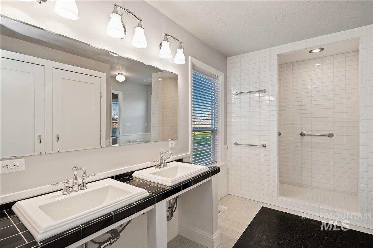 6129 Ustick Rd, Nampa, Idaho 83687, 5 Bedrooms, 4 Bathrooms, Residential For Sale, Price $899,900,MLS 98979997