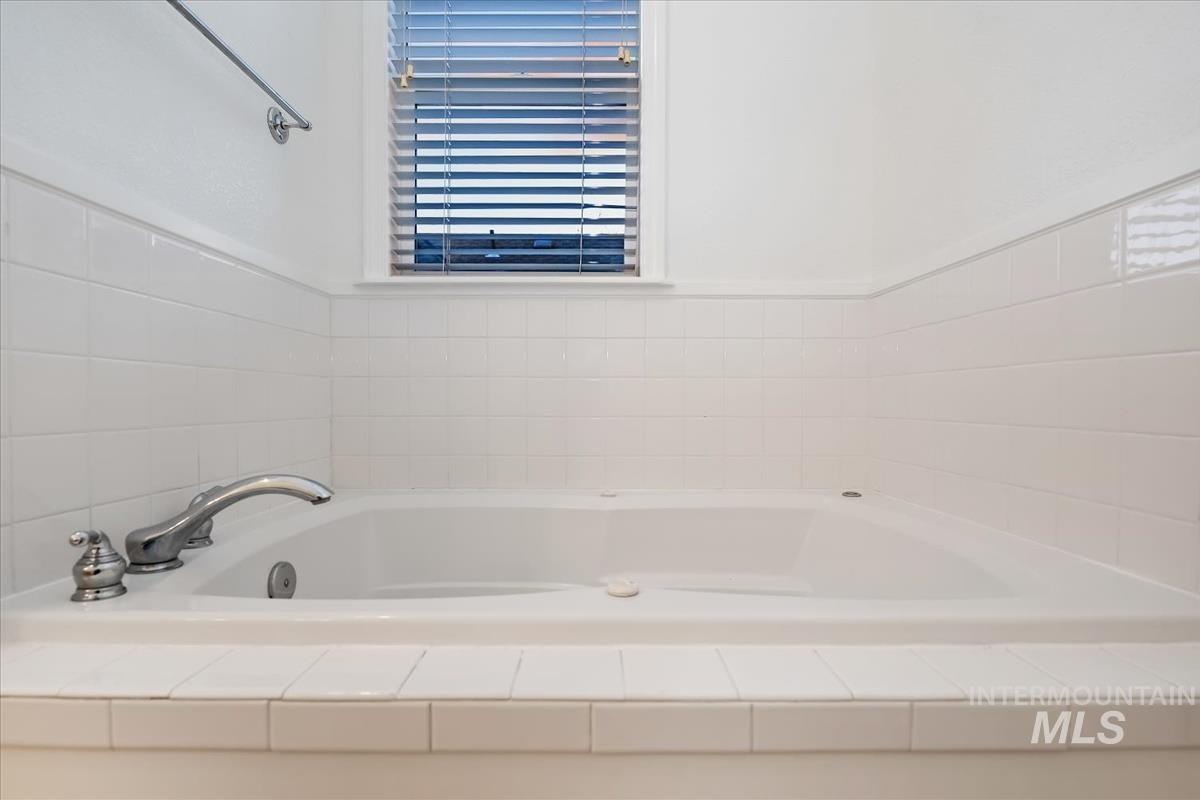 6129 Ustick Rd, Nampa, Idaho 83687, 5 Bedrooms, 4 Bathrooms, Residential For Sale, Price $899,900,MLS 98979997