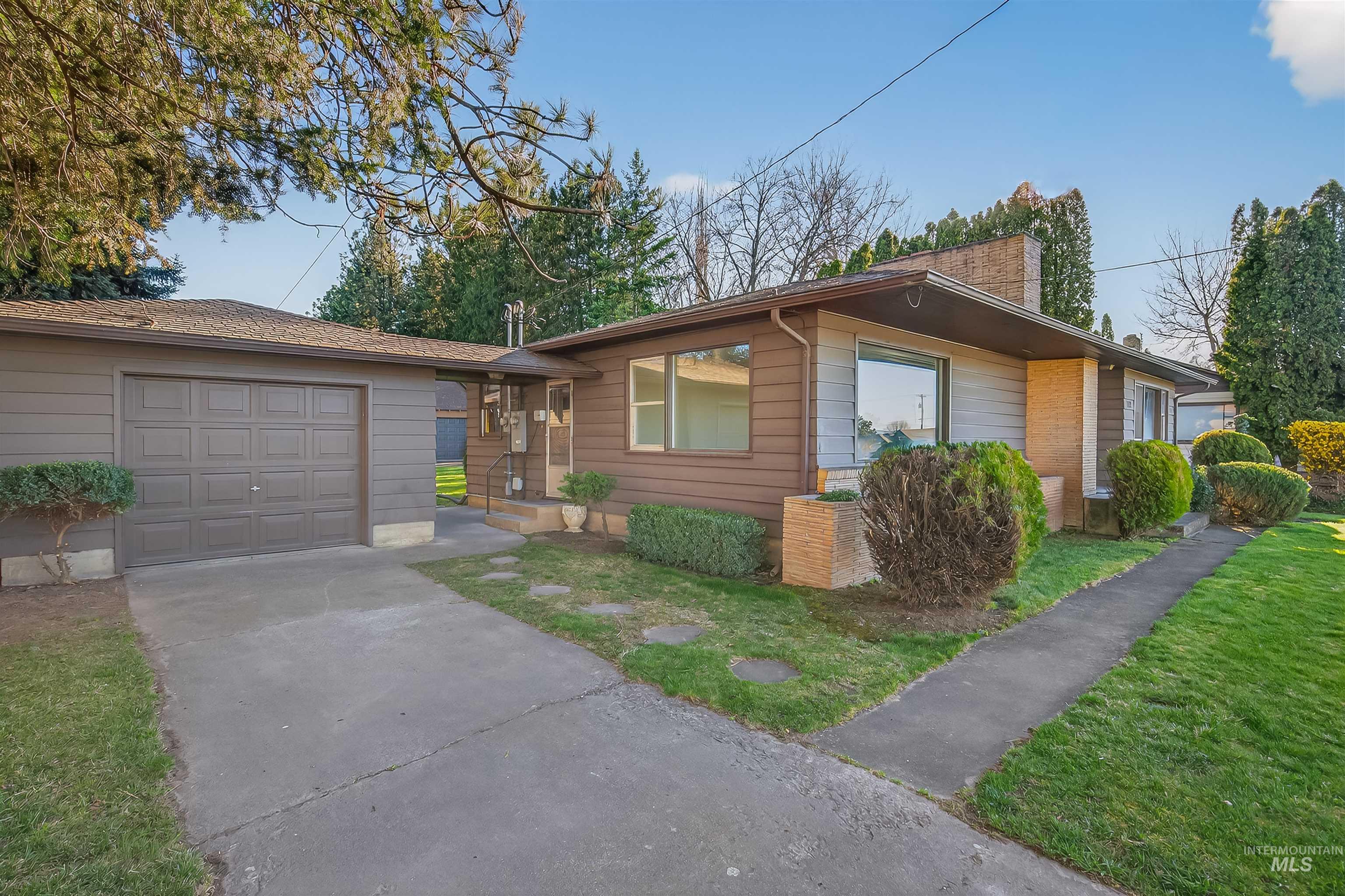 712 Bryden Ave., Lewiston, Idaho 83501, 4 Bedrooms, 2 Bathrooms, Residential For Sale, Price $497,000,MLS 98980004