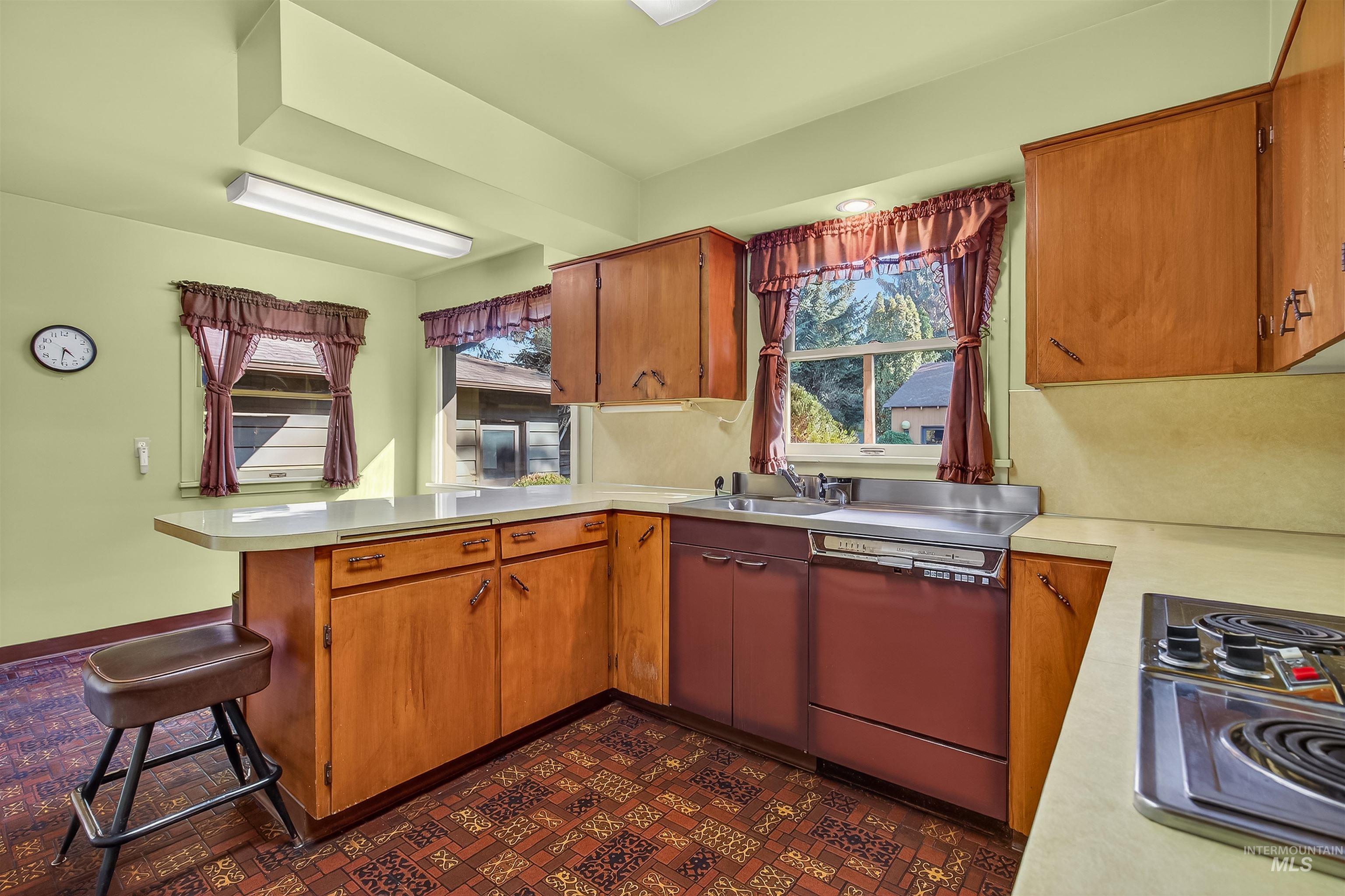 712 Bryden Ave., Lewiston, Idaho 83501, 4 Bedrooms, 2 Bathrooms, Residential For Sale, Price $497,000,MLS 98980004