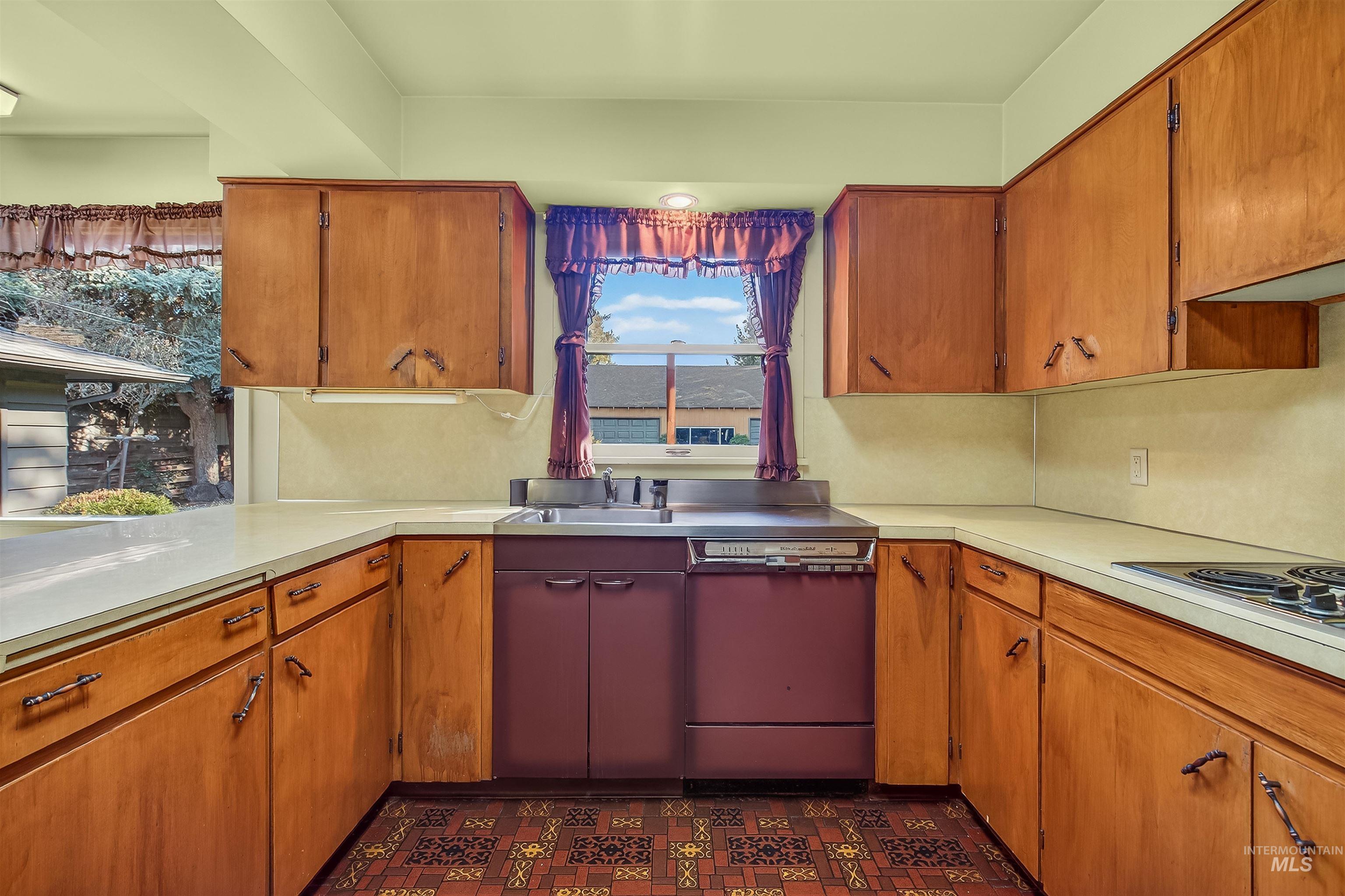 712 Bryden Ave., Lewiston, Idaho 83501, 4 Bedrooms, 2 Bathrooms, Residential For Sale, Price $497,000,MLS 98980004