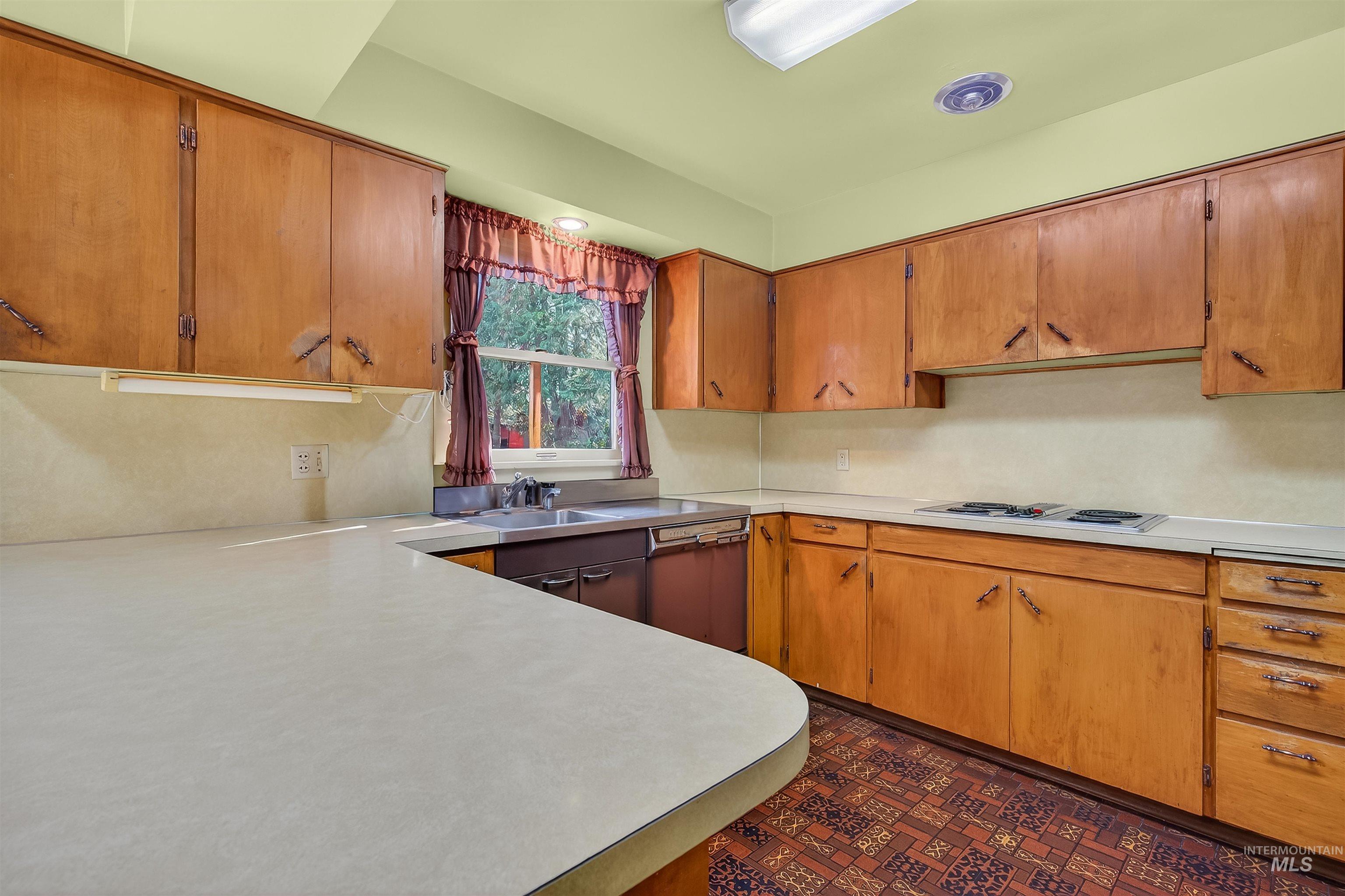 712 Bryden Ave., Lewiston, Idaho 83501, 4 Bedrooms, 2 Bathrooms, Residential For Sale, Price $497,000,MLS 98980004