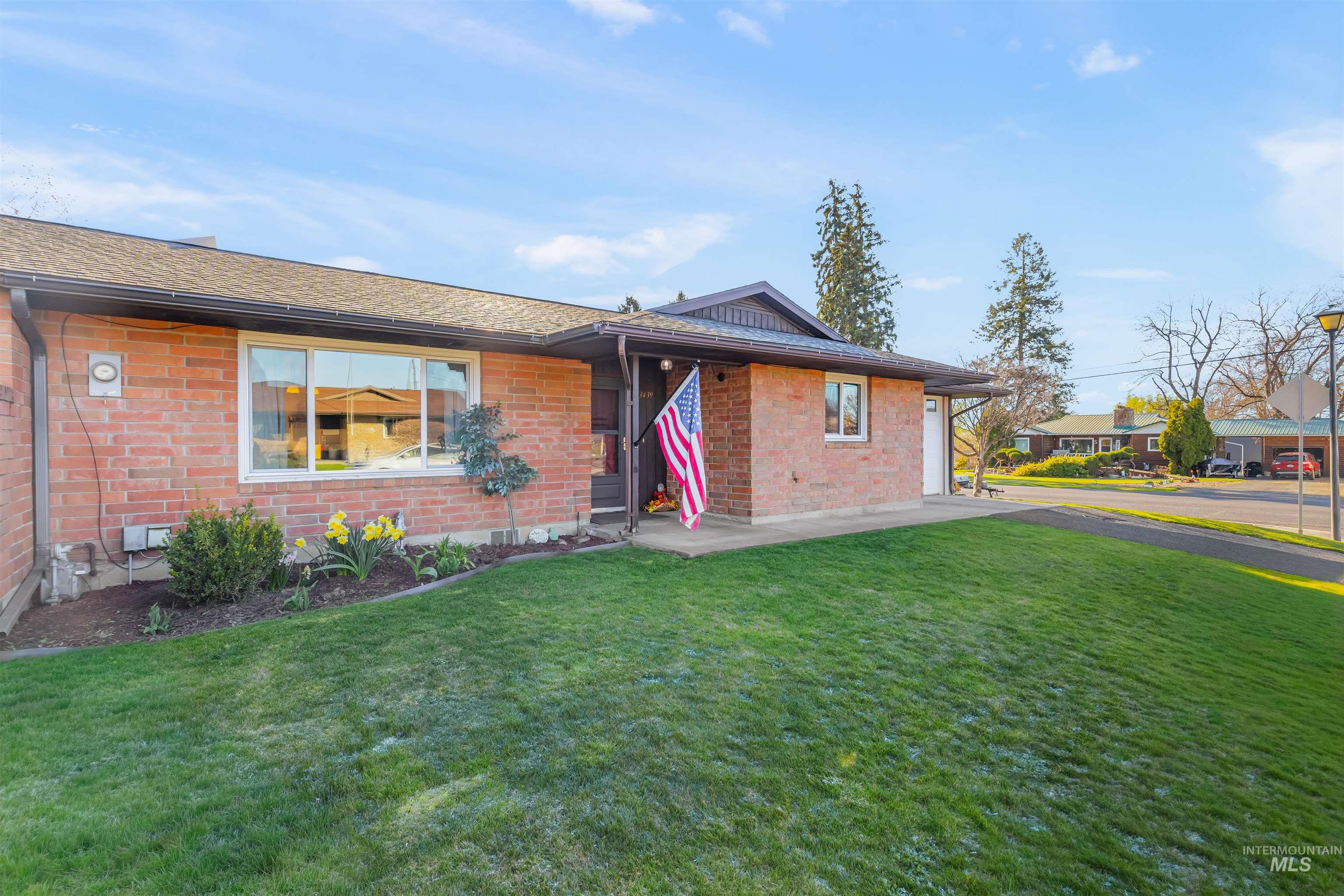 3439 7th Street D, Lewiston, Idaho 83501, 2 Bedrooms, 1.5 Bathrooms, Residential For Sale, Price $299,999, 98980007