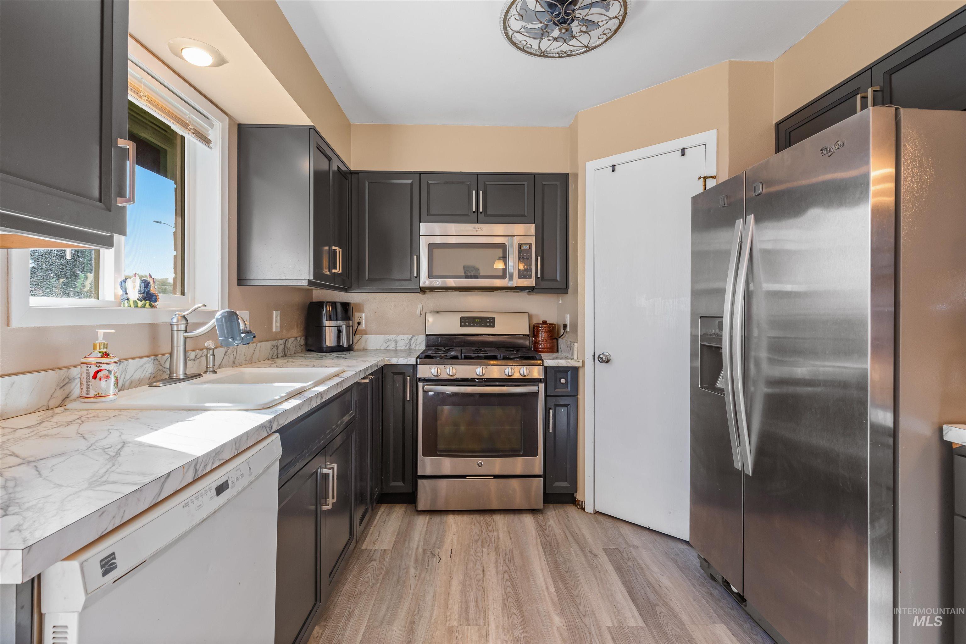 3439 7th Street D, Lewiston, Idaho 83501, 2 Bedrooms, 1.5 Bathrooms, Residential For Sale, Price $299,999, 98980007