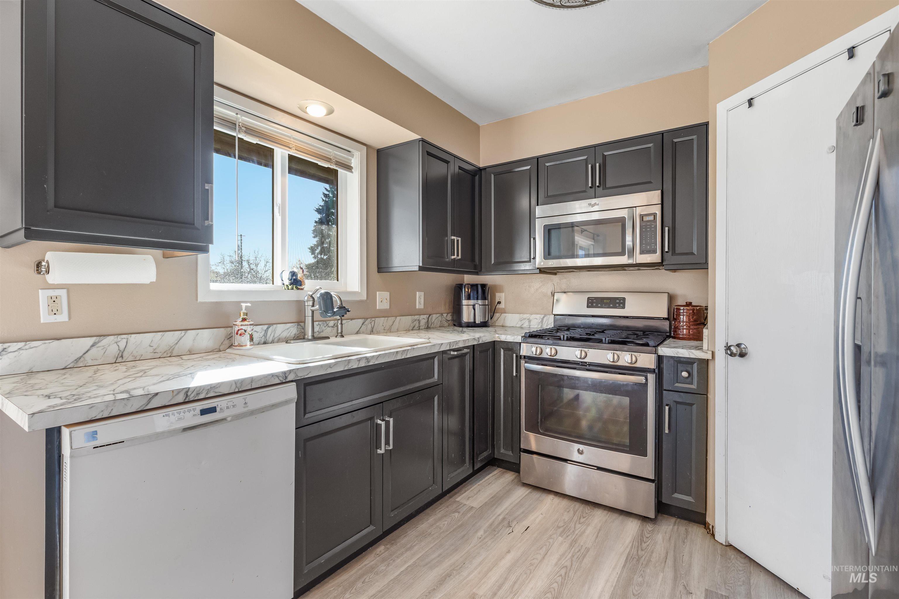3439 7th Street D, Lewiston, Idaho 83501, 2 Bedrooms, 1.5 Bathrooms, Residential For Sale, Price $299,999, 98980007