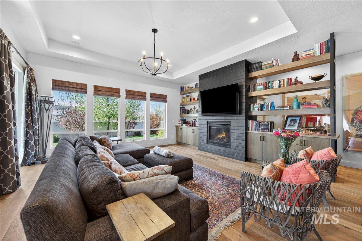 5331 N Bolsena Way, Meridian, Idaho 83646-6871, 3 Bedrooms, 2 Bathrooms, Residential For Sale, Price $739,900, 98980009