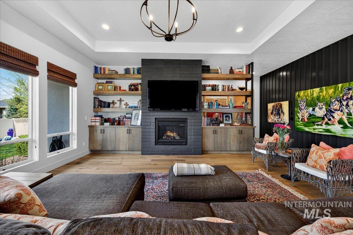 5331 N Bolsena Way, Meridian, Idaho 83646-6871, 3 Bedrooms, 2 Bathrooms, Residential For Sale, Price $739,900, 98980009