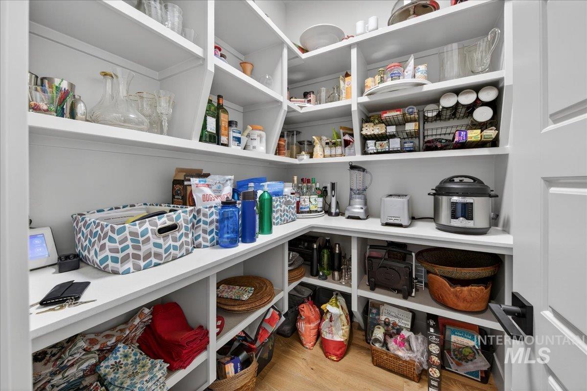 5331 N Bolsena Way, Meridian, Idaho 83646-6871, 3 Bedrooms, 2 Bathrooms, Residential For Sale, Price $739,900, 98980009