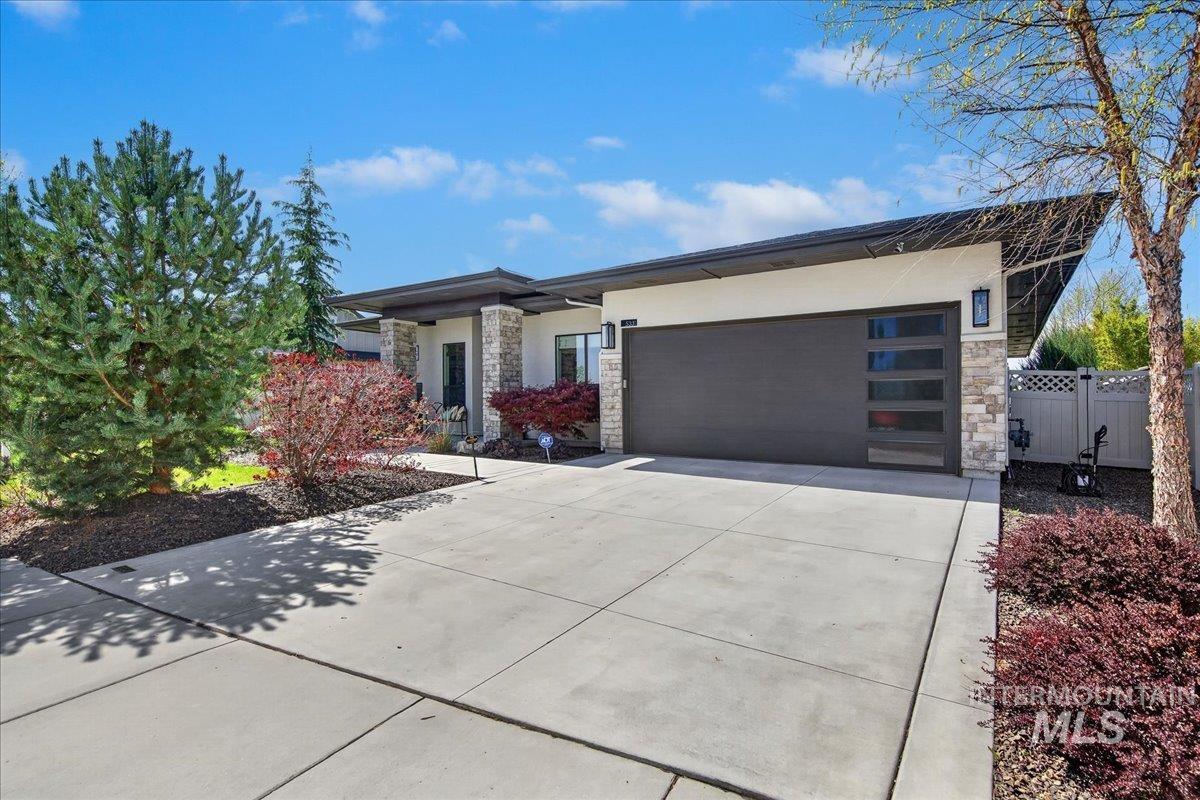 5331 N Bolsena Way, Meridian, Idaho 83646-6871, 3 Bedrooms, 2 Bathrooms, Residential For Sale, Price $739,900, 98980009