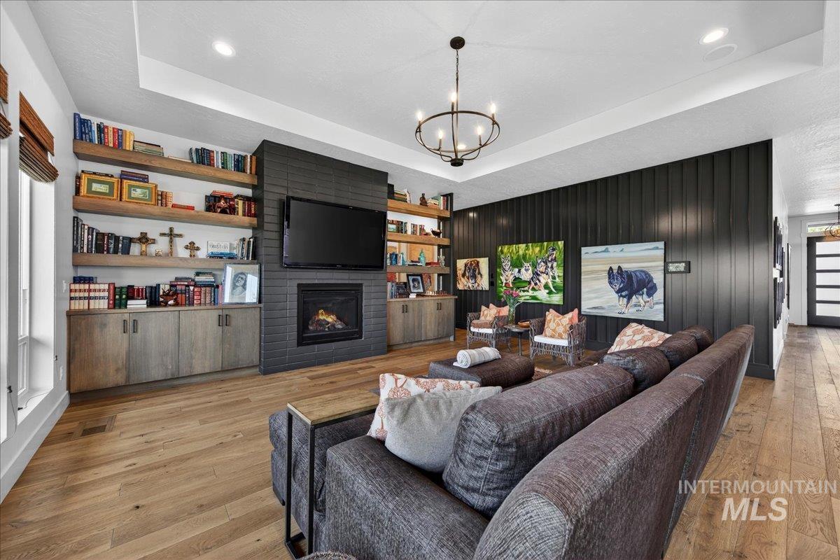 5331 N Bolsena Way, Meridian, Idaho 83646-6871, 3 Bedrooms, 2 Bathrooms, Residential For Sale, Price $739,900, 98980009