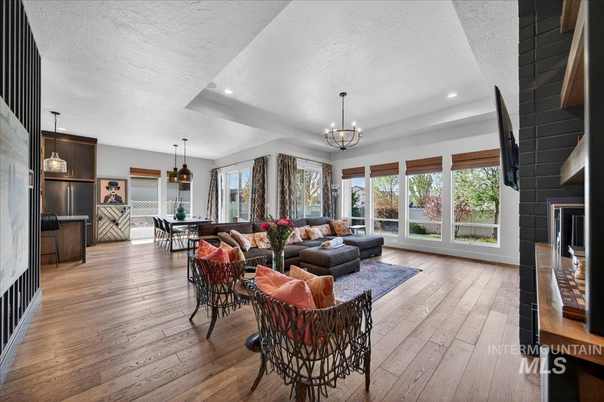 5331 N Bolsena Way, Meridian, Idaho 83646-6871, 3 Bedrooms, 2 Bathrooms, Residential For Sale, Price $739,900, 98980009