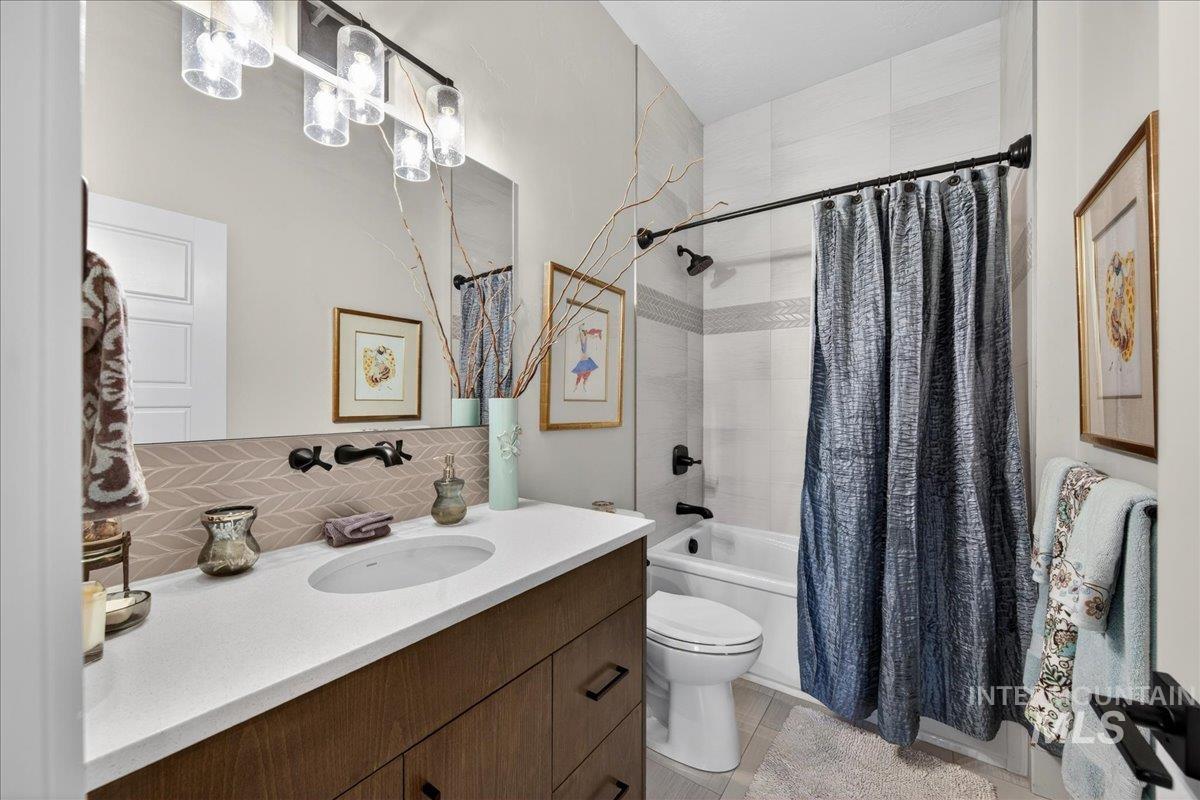 5331 N Bolsena Way, Meridian, Idaho 83646-6871, 3 Bedrooms, 2 Bathrooms, Residential For Sale, Price $739,900, 98980009