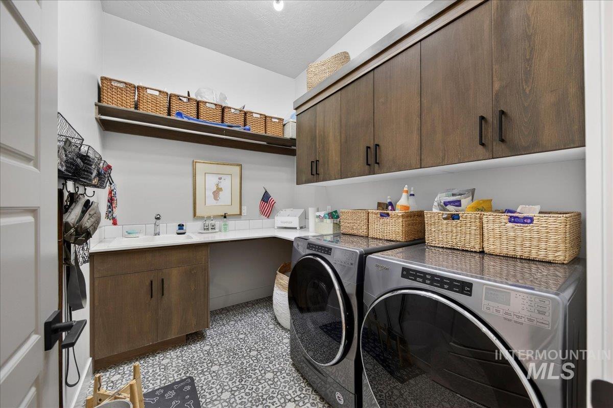 5331 N Bolsena Way, Meridian, Idaho 83646-6871, 3 Bedrooms, 2 Bathrooms, Residential For Sale, Price $739,900, 98980009