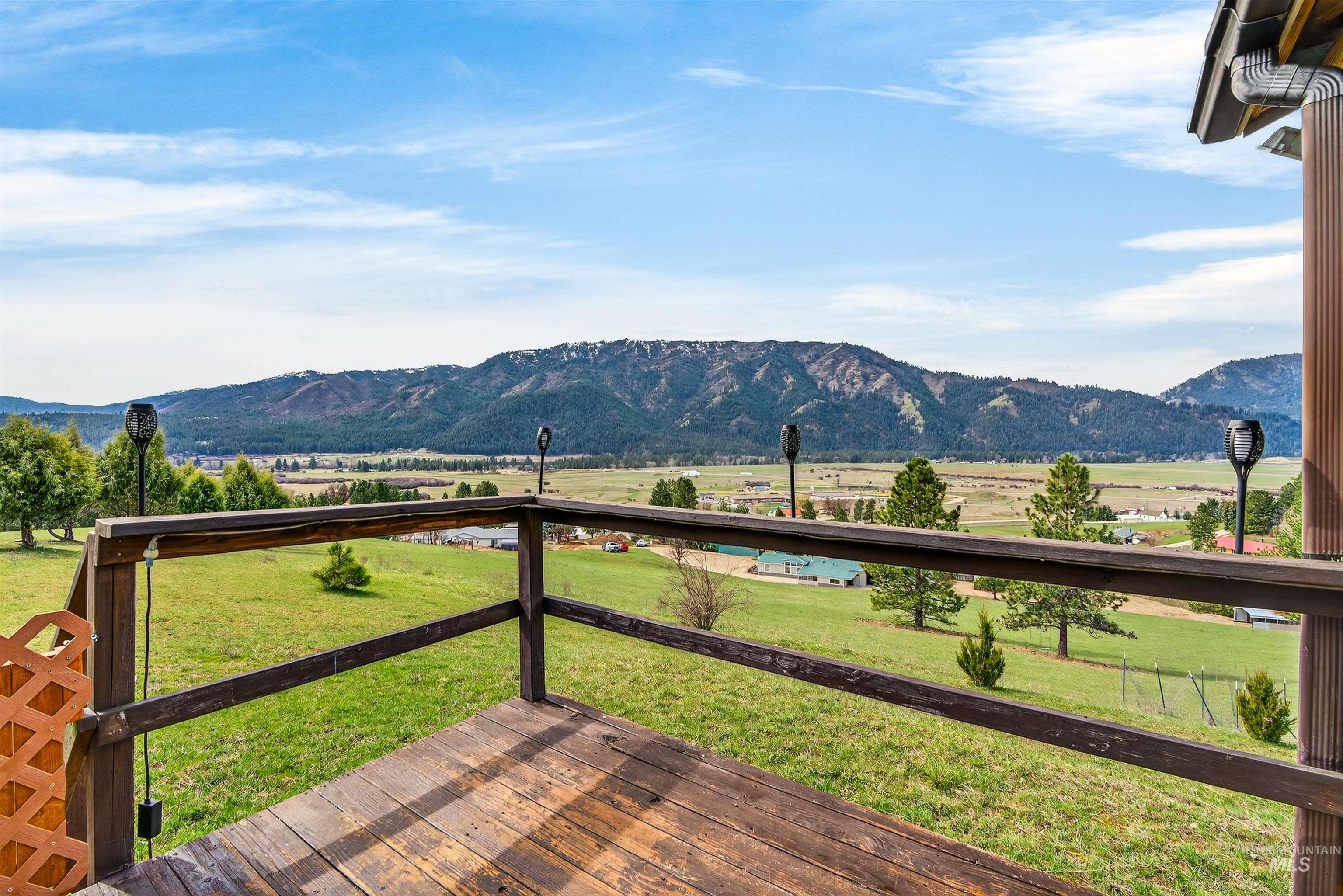 25 Woodland Dr., Garden Valley, Idaho 83622, 3 Bedrooms, 2 Bathrooms, Residential For Sale, Price $485,537,MLS 98980010