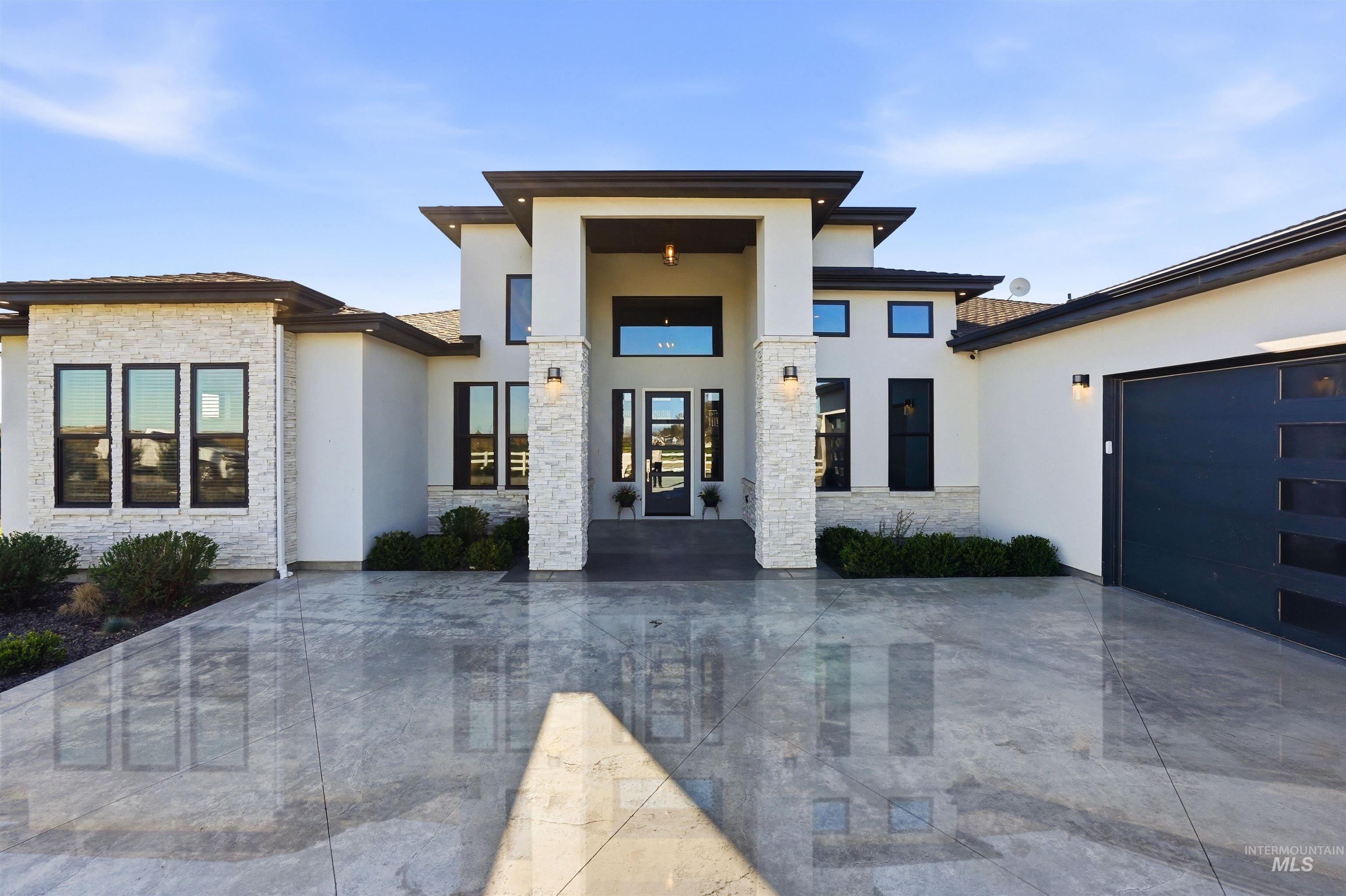 320 W Homedale, Caldwell, Idaho 83607, 5 Bedrooms, 2 Bathrooms, Residential For Sale, Price $975,000,MLS 98980019