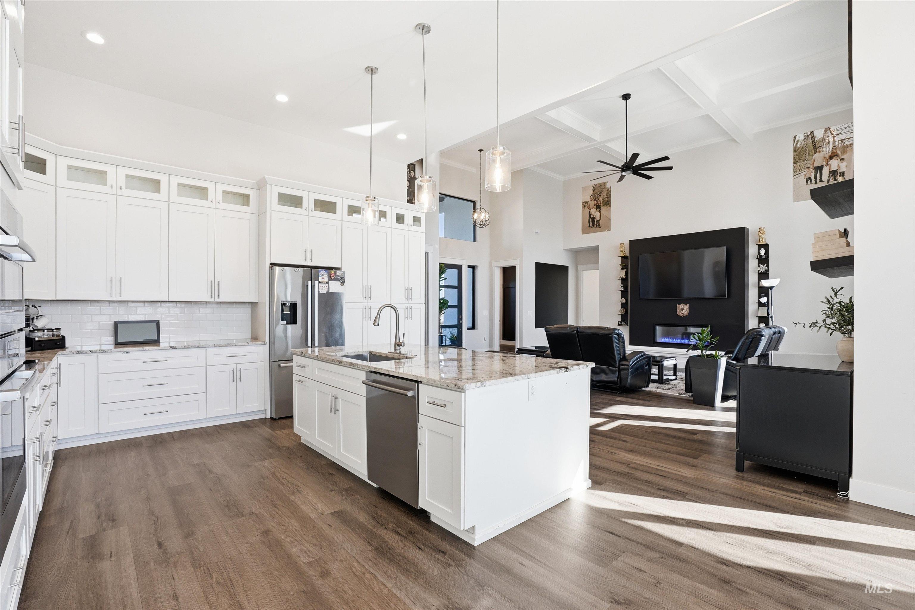 320 W Homedale, Caldwell, Idaho 83607, 5 Bedrooms, 2 Bathrooms, Residential For Sale, Price $975,000,MLS 98980019