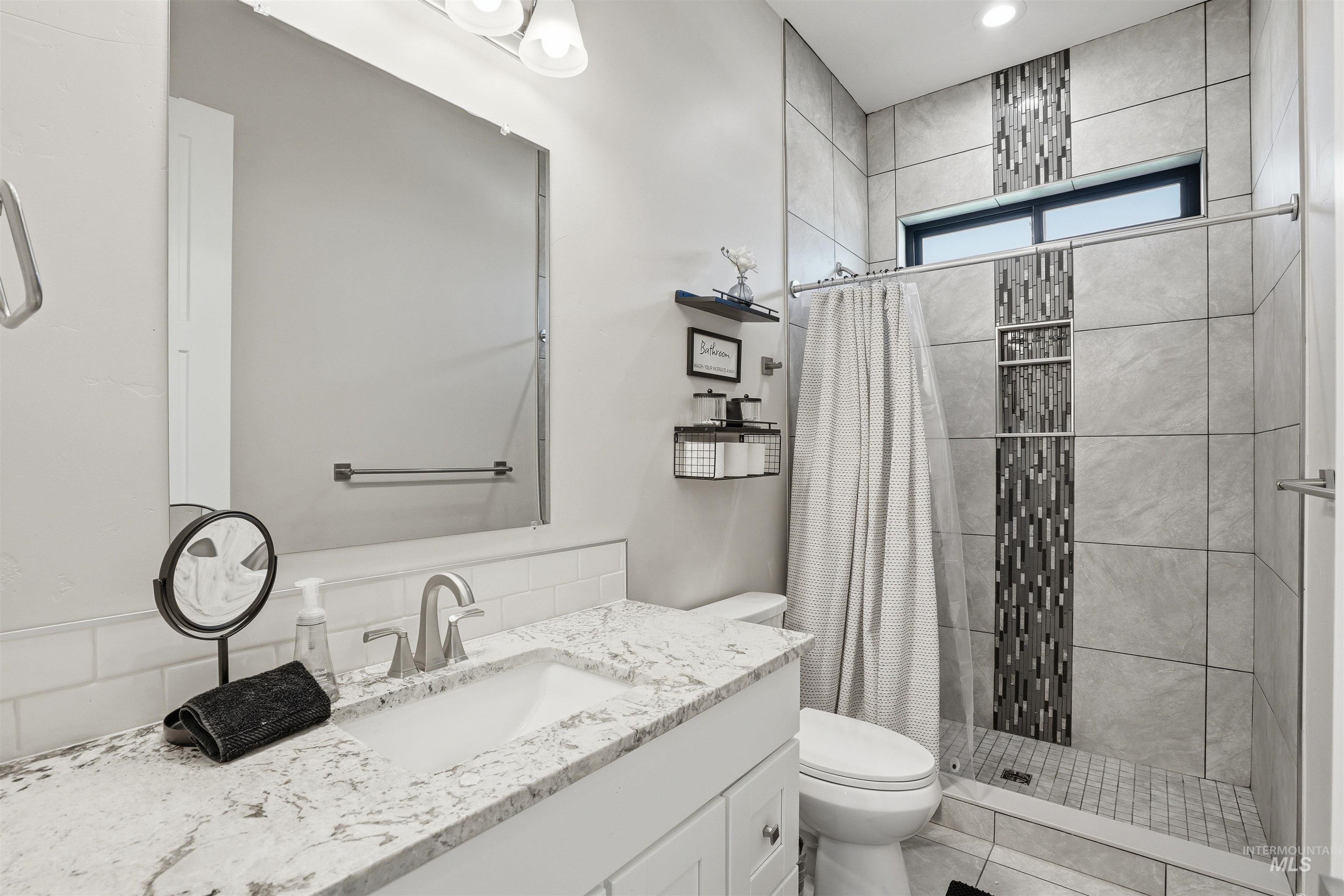 320 W Homedale, Caldwell, Idaho 83607, 5 Bedrooms, 2 Bathrooms, Residential For Sale, Price $975,000,MLS 98980019