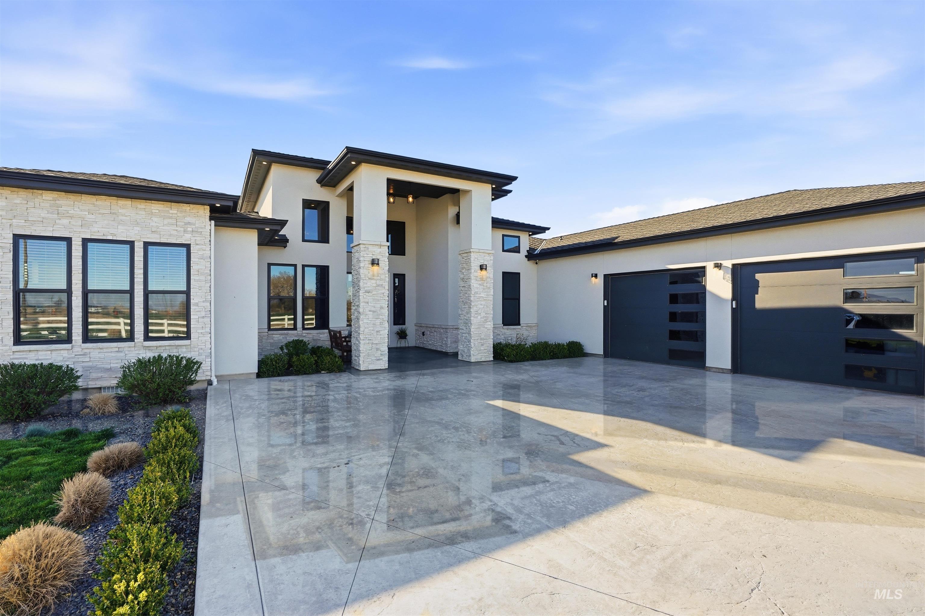 320 W Homedale, Caldwell, Idaho 83607, 5 Bedrooms, 2 Bathrooms, Residential For Sale, Price $975,000,MLS 98980019