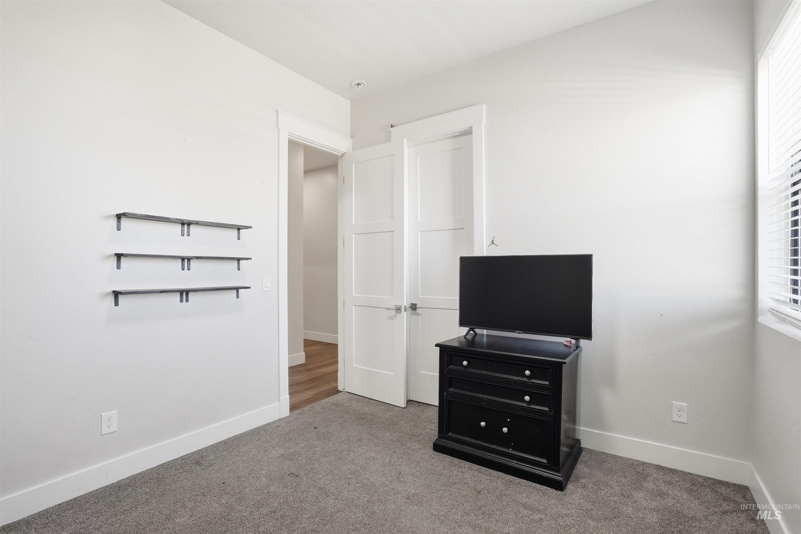 320 W Homedale, Caldwell, Idaho 83607, 5 Bedrooms, 2 Bathrooms, Residential For Sale, Price $975,000,MLS 98980019