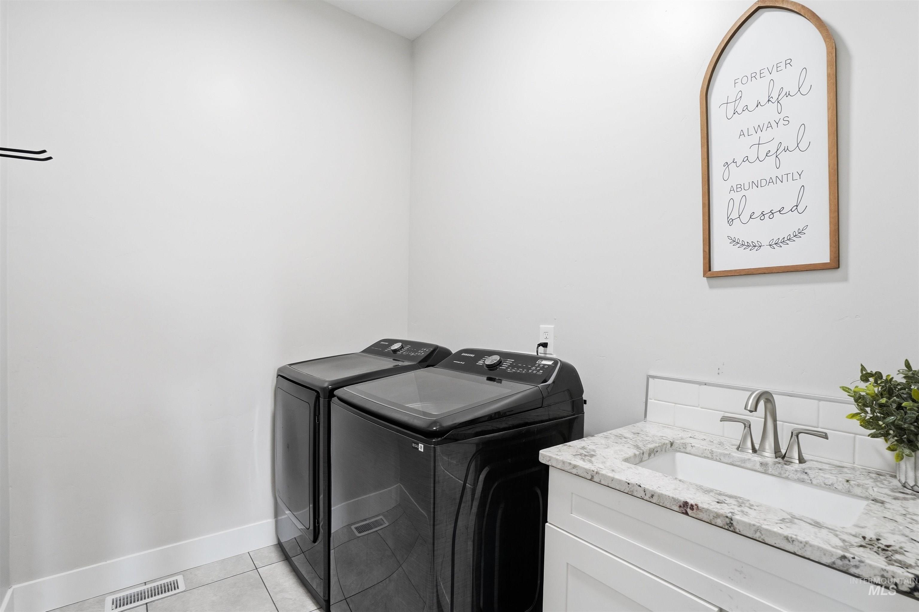 320 W Homedale, Caldwell, Idaho 83607, 5 Bedrooms, 2 Bathrooms, Residential For Sale, Price $975,000,MLS 98980019